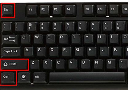 Win10用任务管理器结束任务后电脑黑屏怎么办？