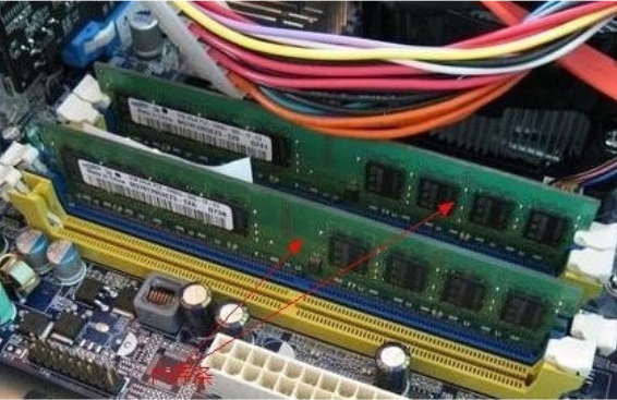 电脑开机黑屏怎么办？电脑开机黑屏的解决方法