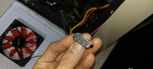 安装电脑散热风扇的图文教程